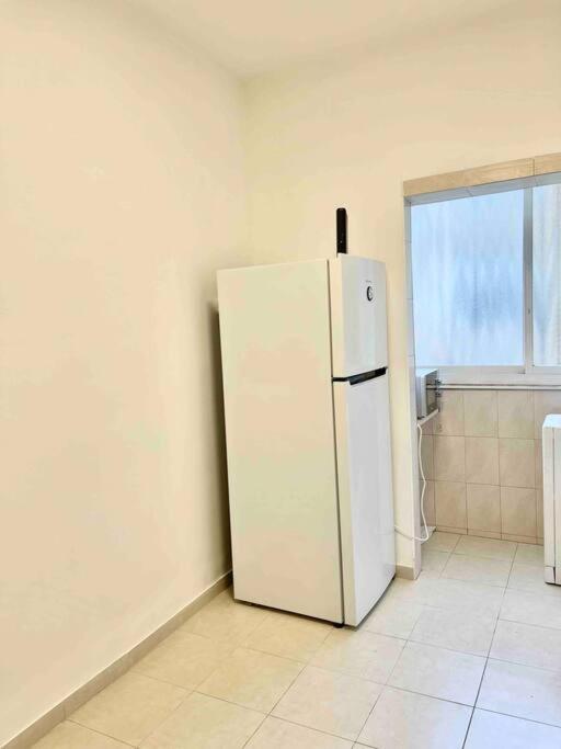 Rambam Beach Apartment Хайфа Екстер'єр фото