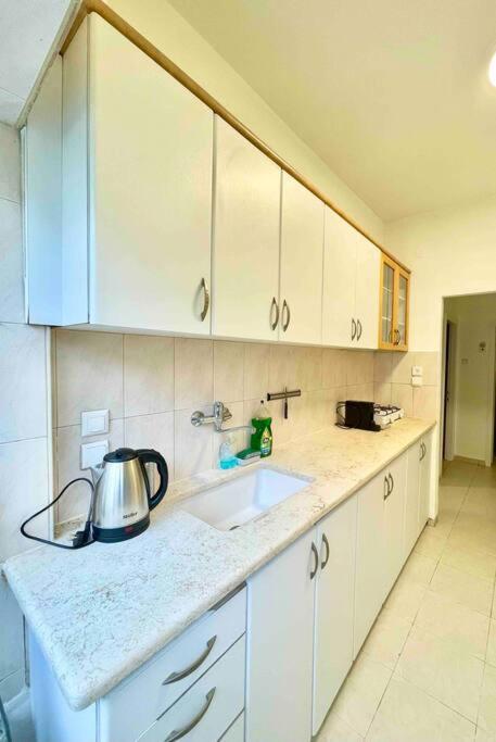 Rambam Beach Apartment Хайфа Екстер'єр фото